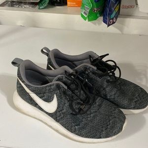 nike roshes